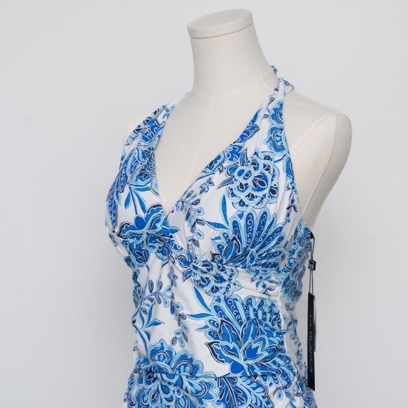 La Blanca. Beyond Haler Goddess Tankini Swim Top. - Picture 8 of 12